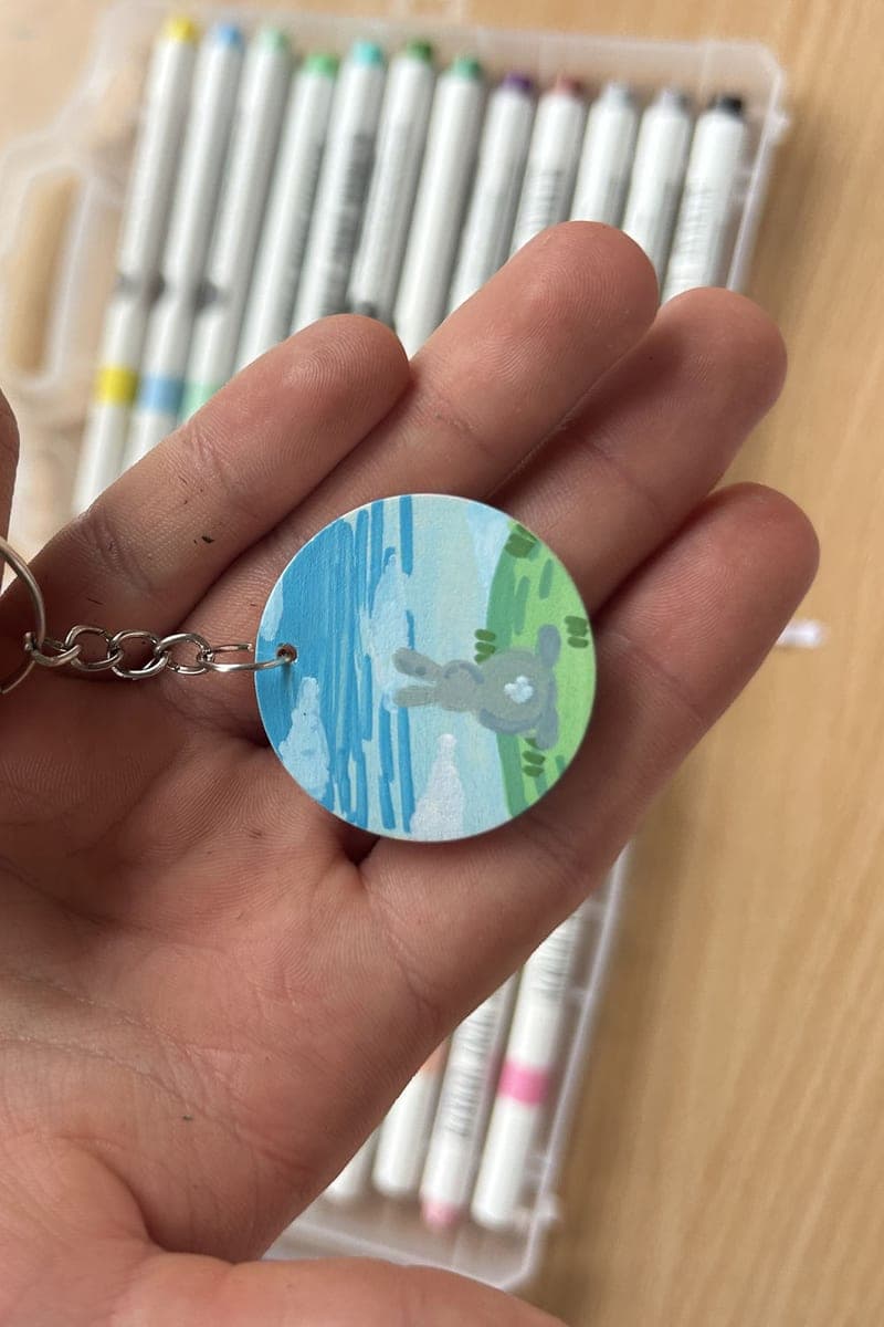 Koka atslēgu piekariņš ar apgleznotu zaķi